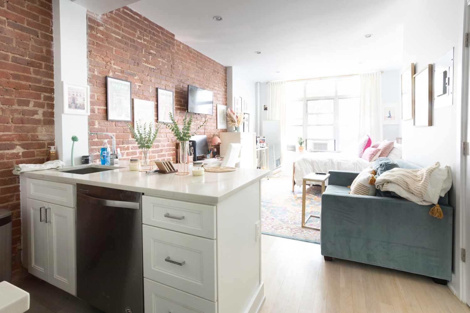 Picture of 8 Things Nobody Needs When They First Start Living Alone | Apartment ...